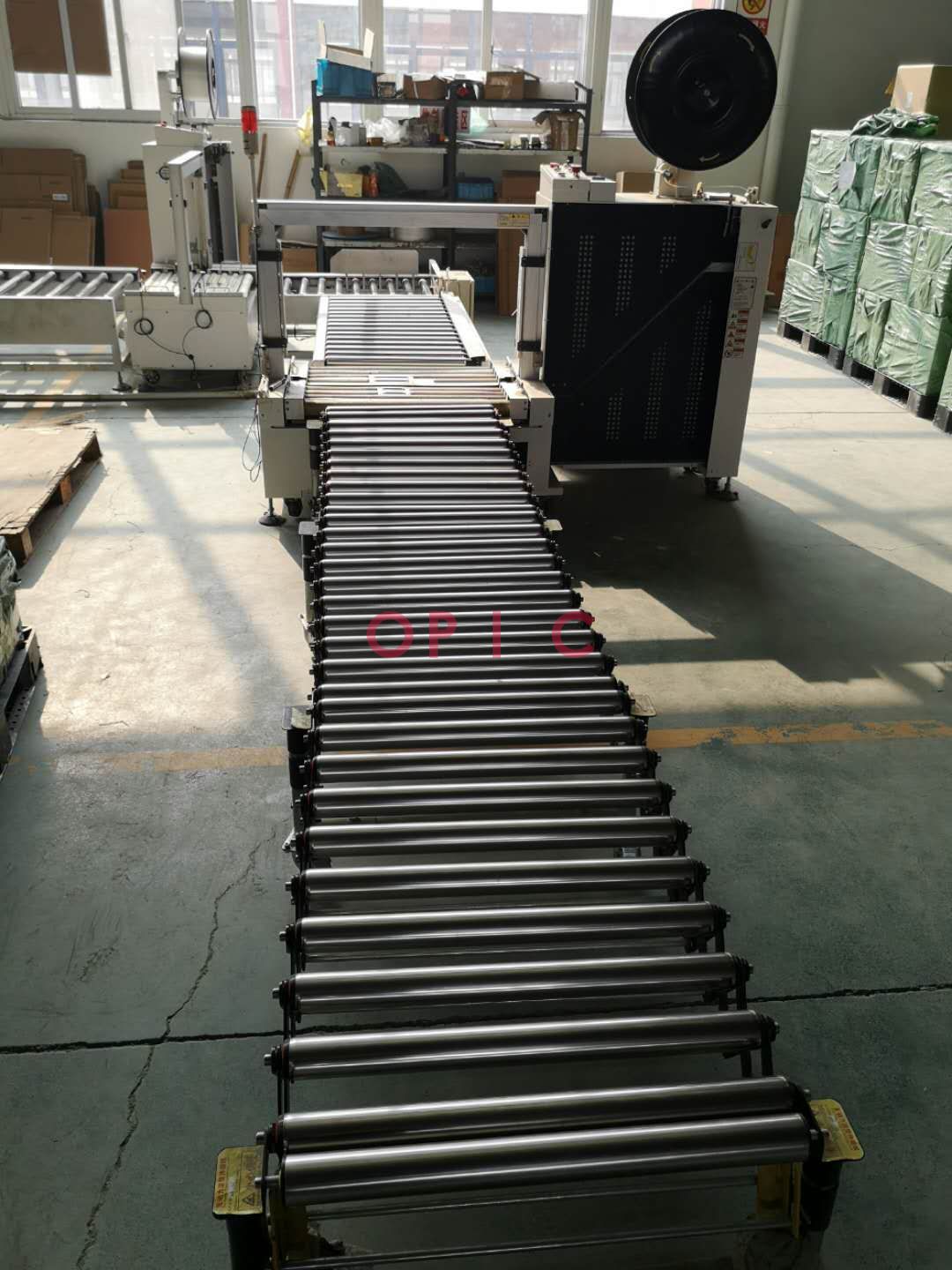 Automatic baling press